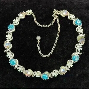 Vintage Silver-tone Designer Costume Jewelry Necklace w/ Multi-faceted Stones